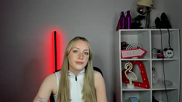 EvelynBlond webcam