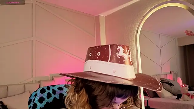 Rossiee_huntt webcam