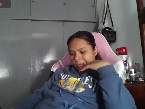 Charis_21 webcam