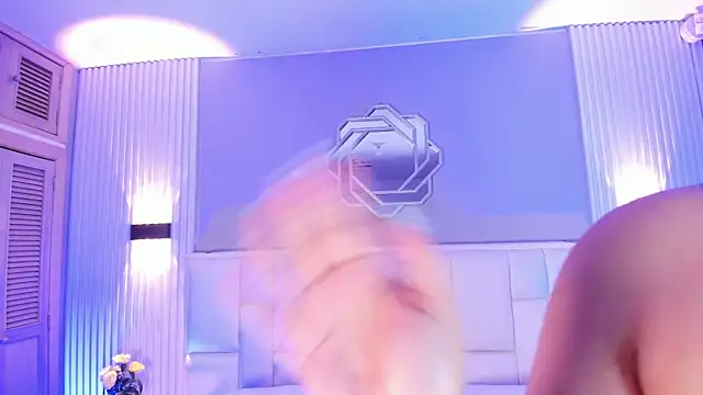 NanaOsaky webcam