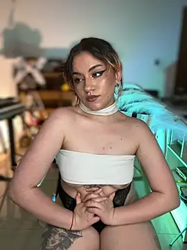 NikkiNix webcam