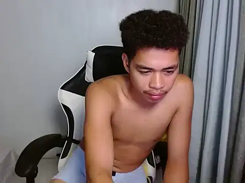 curlyasian_njxx webcam