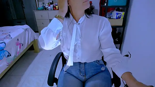 BitterMomXxx webcam