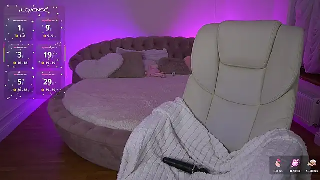 MirielleNymph webcam