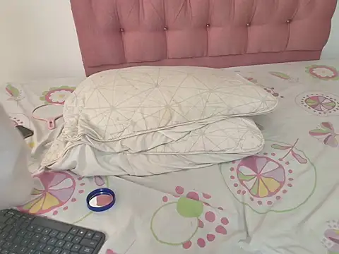 sweet_scarlett_ - Sweet_Scarlett_'s free webcam - UK Sex Cams