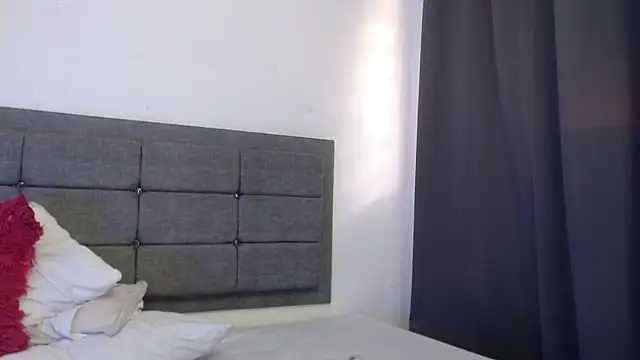 emily_milff - Emily_milfF's free webcam - UK Sex Cams