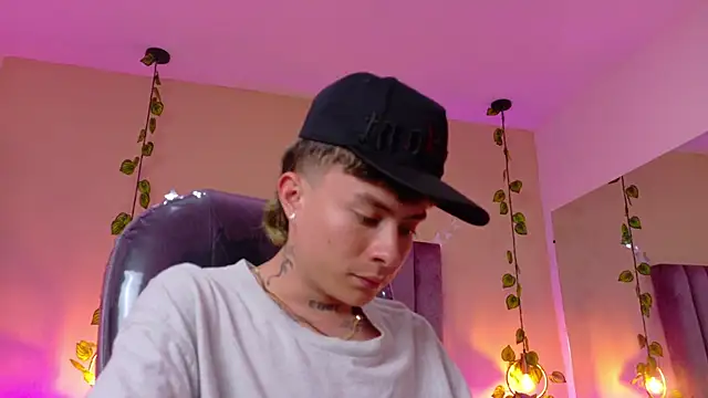 nascary_fox (M twink) - 🐼NAKED 🐼