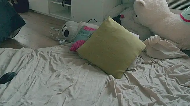 CeriseLapine live sex cam