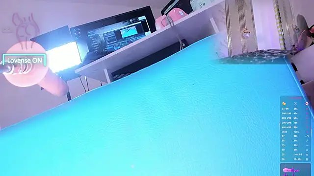 LadyReload webcam
