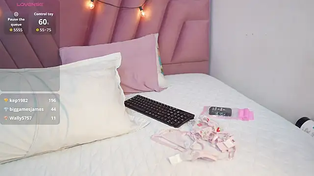 beautifulskinny18 - Beautifulskinny18's free webcam - UK Sex Cams