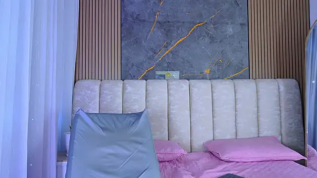 mia_scot webcam