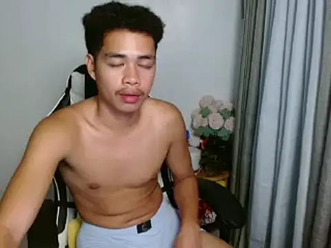curlyasian_njxx