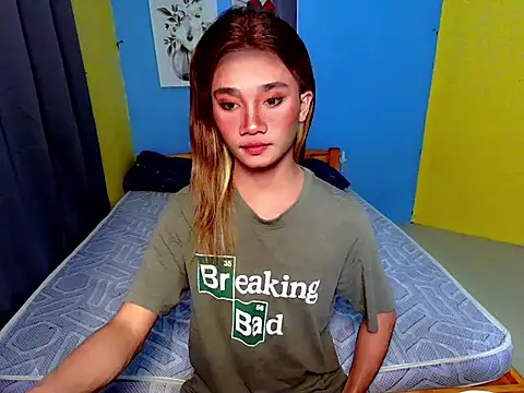 Petite_HugeCock webcam
