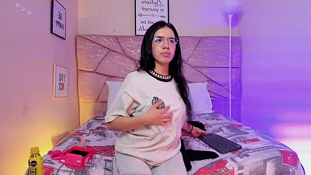 Amara_Velle webcam