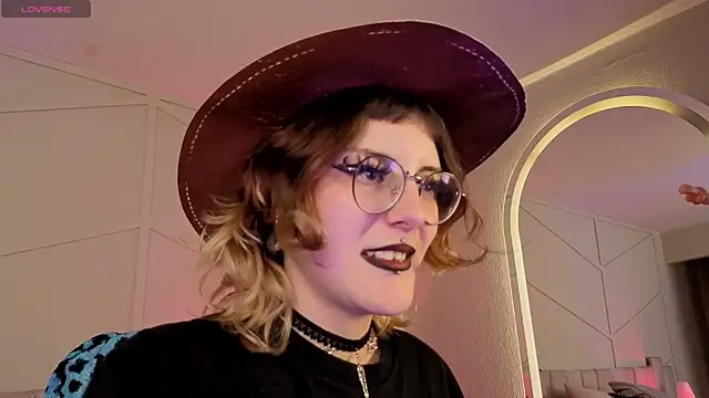 Rossiee_huntt webcam