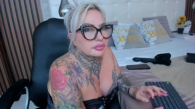ArianaMora webcam