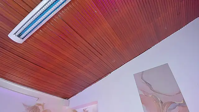 Amelie_Wine webcam