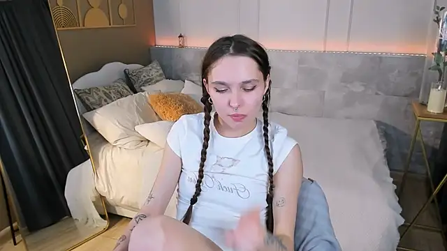 ChloeSunny webcam