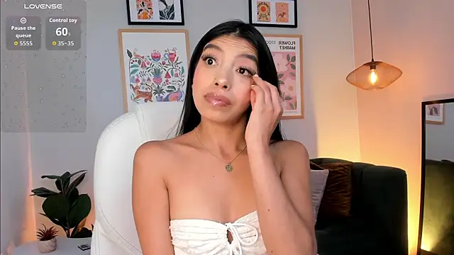 Tiffany_Low webcam