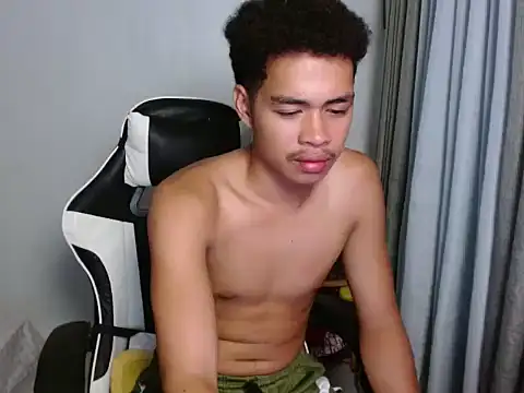 curlyasian_njxx webcam