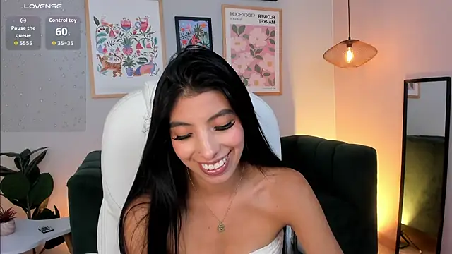 Tiffany_Low webcam