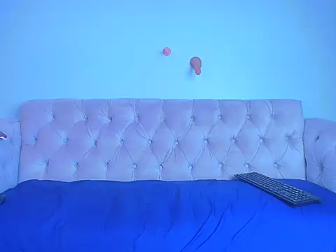 CreamyCurves webcam