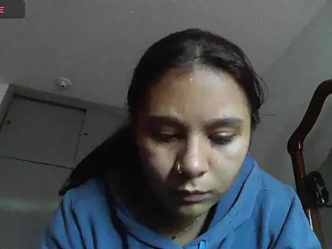 Charis_21 webcam