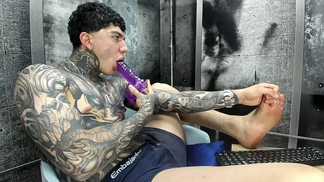 Gury_tattoo webcam