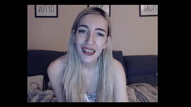 BarbieBlondieGirl webcam