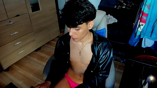 aliotttwink - AliottTwink's free webcam - UK Sex Cams