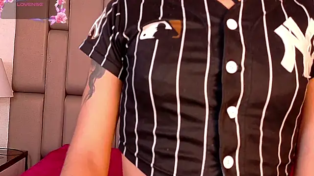 Miss-Saraii webcam