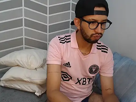 thomass1018 webcam