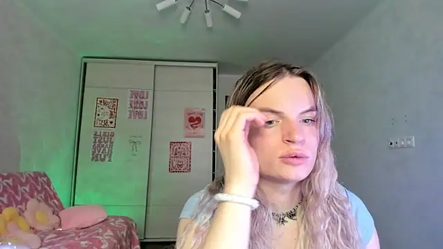 milliKira006 webcam