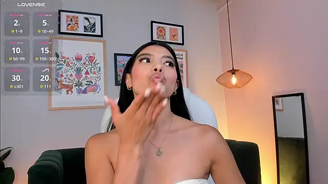 Tiffany_Low webcam