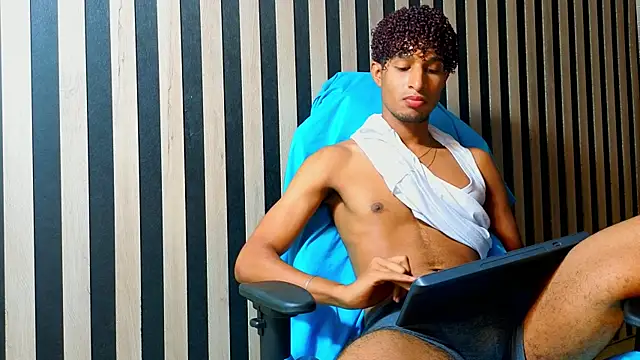 Alex_Bloom webcam