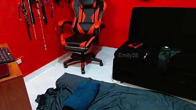 Emily_Slave28 webcam