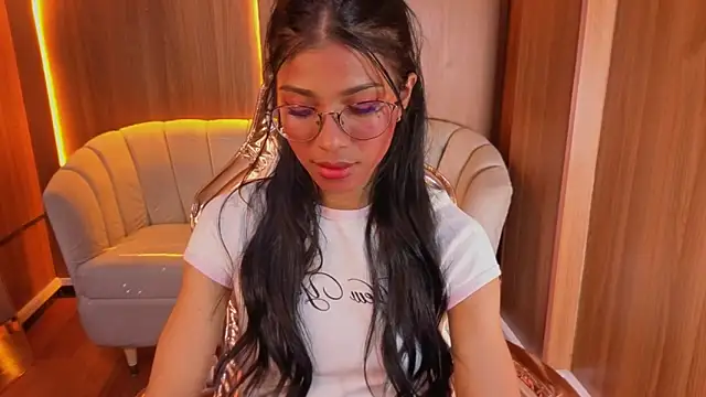 Alina_b_ webcam