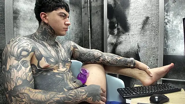 Gury_tattoo webcam