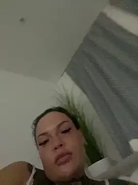 _MelinaCurves_ webcam
