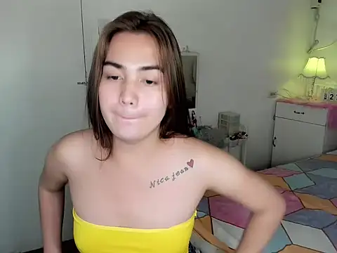 nica_doll webcam