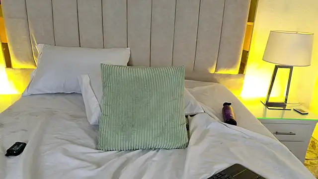 Carrie_GB webcam