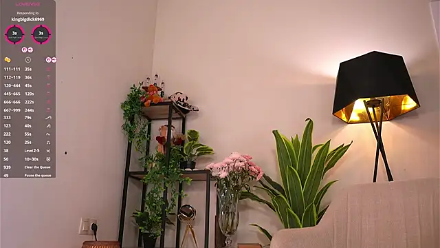 MiaBanger live sex cam