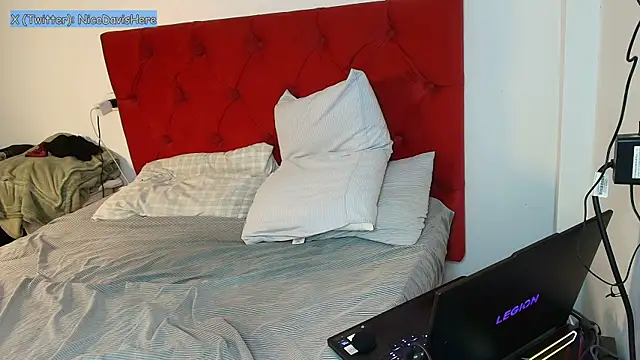 NicoDavisOfficial webcam