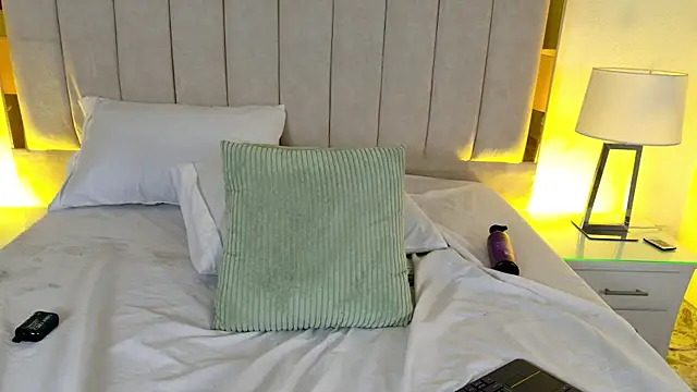 Carrie_GB webcam