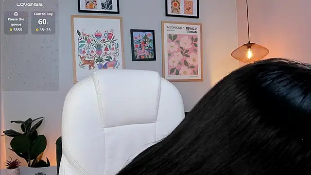 Tiffany_Low webcam