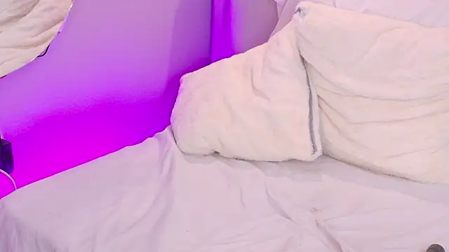 NaomiKlarc webcam