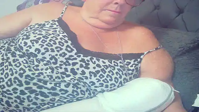 Playful_MILF_Demi webcam