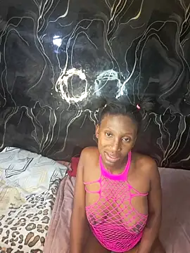 Littletee001 webcam