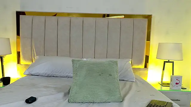 Carrie_GB webcam