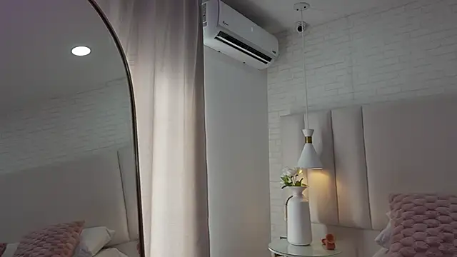 nina_gb webcam